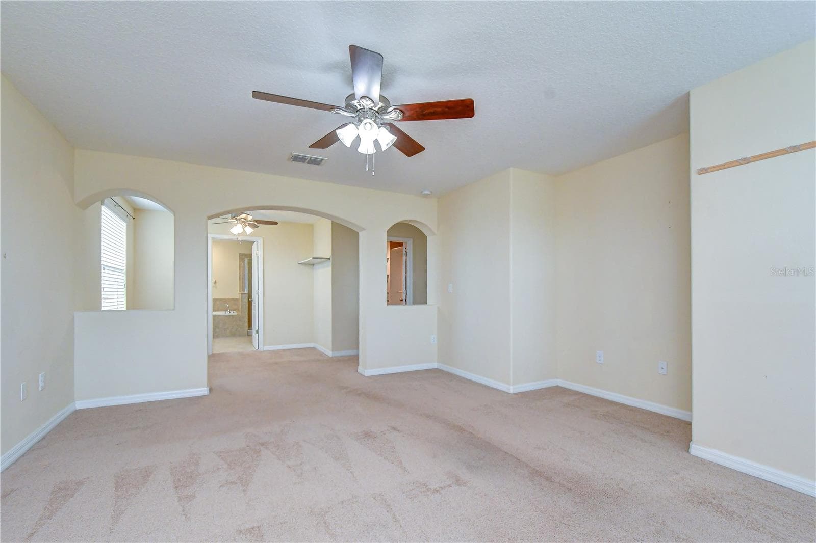 Oversize main bedroom with custom walkin closet. - 2451 DAKOTA ROCK DR, RUSKIN