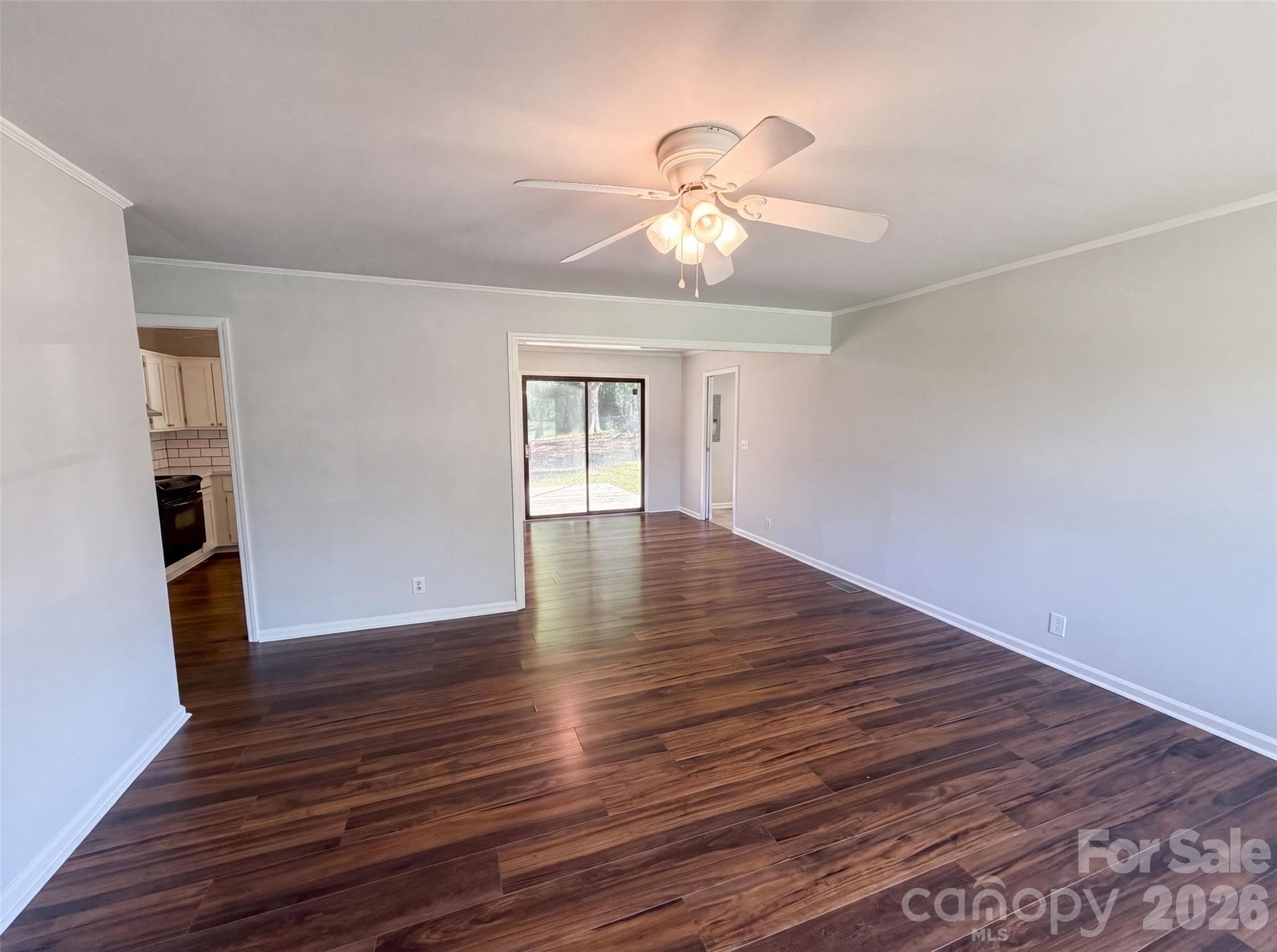 Single Family Residence at 120 Riley Road, Dallas, photo 3 of 16