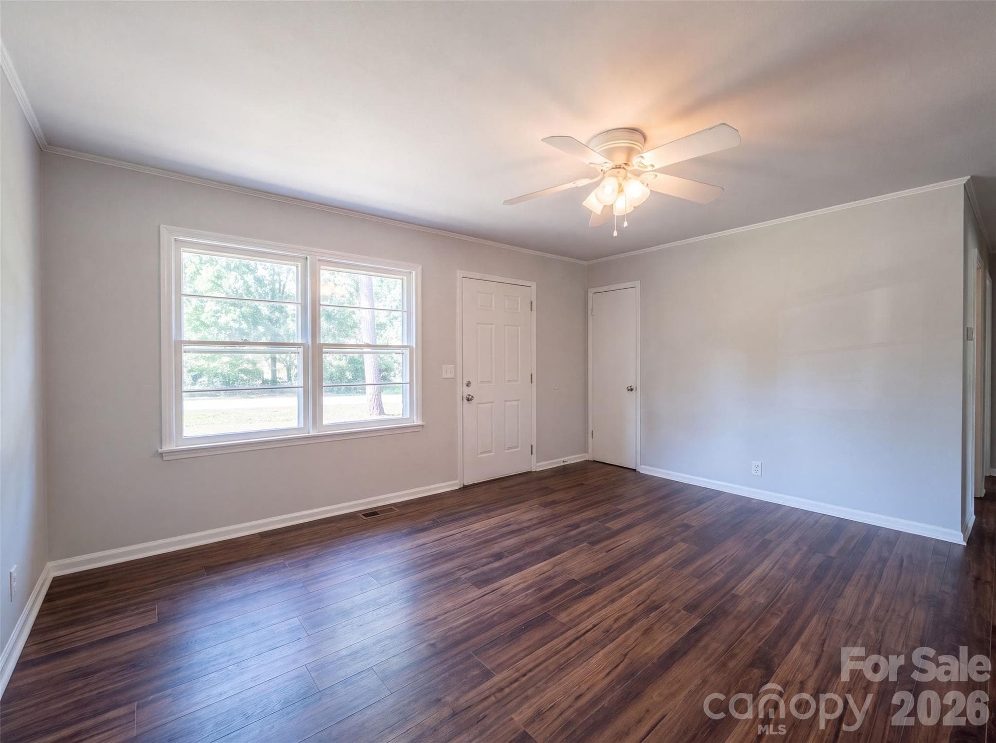 Single Family Residence at 120 Riley Road, Dallas, photo 8 of 16