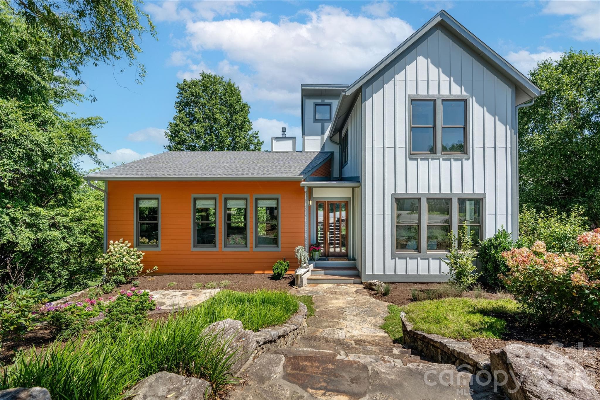 Single Family Residence at 31 Grey River Run, Woodfin