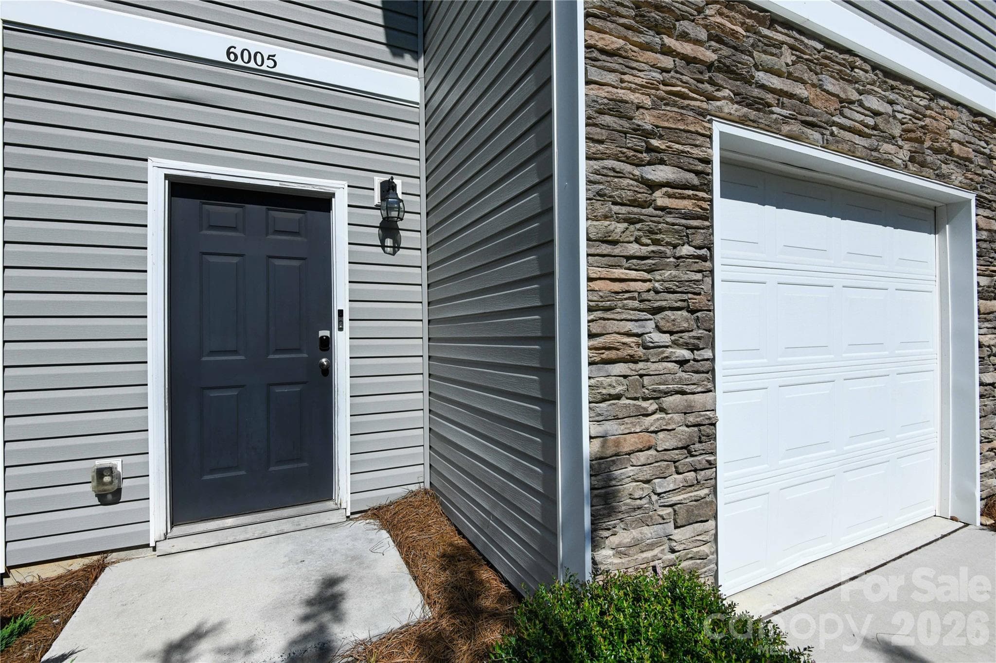 Townhouse at 6005 Guildford Hill Lane, Charlotte, photo 3 of 25