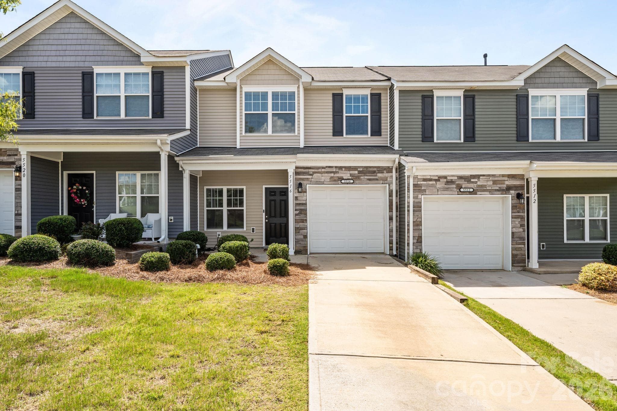 Townhouse at 5516 John Mcdowell Place, Charlotte, photo 8 of 37