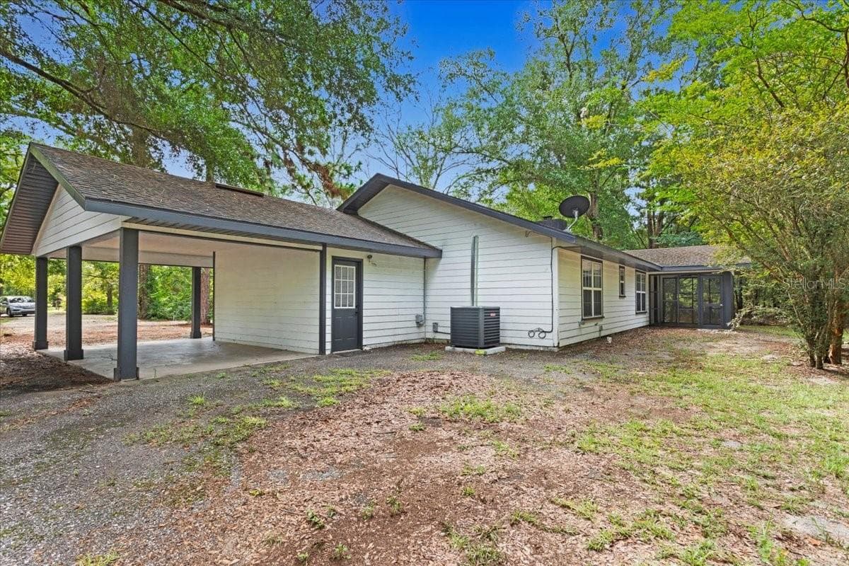 Rear entry to 3rd bedroom and RV 30 AMP outlet - 5309 NE 60TH AVE, HIGH SPRINGS