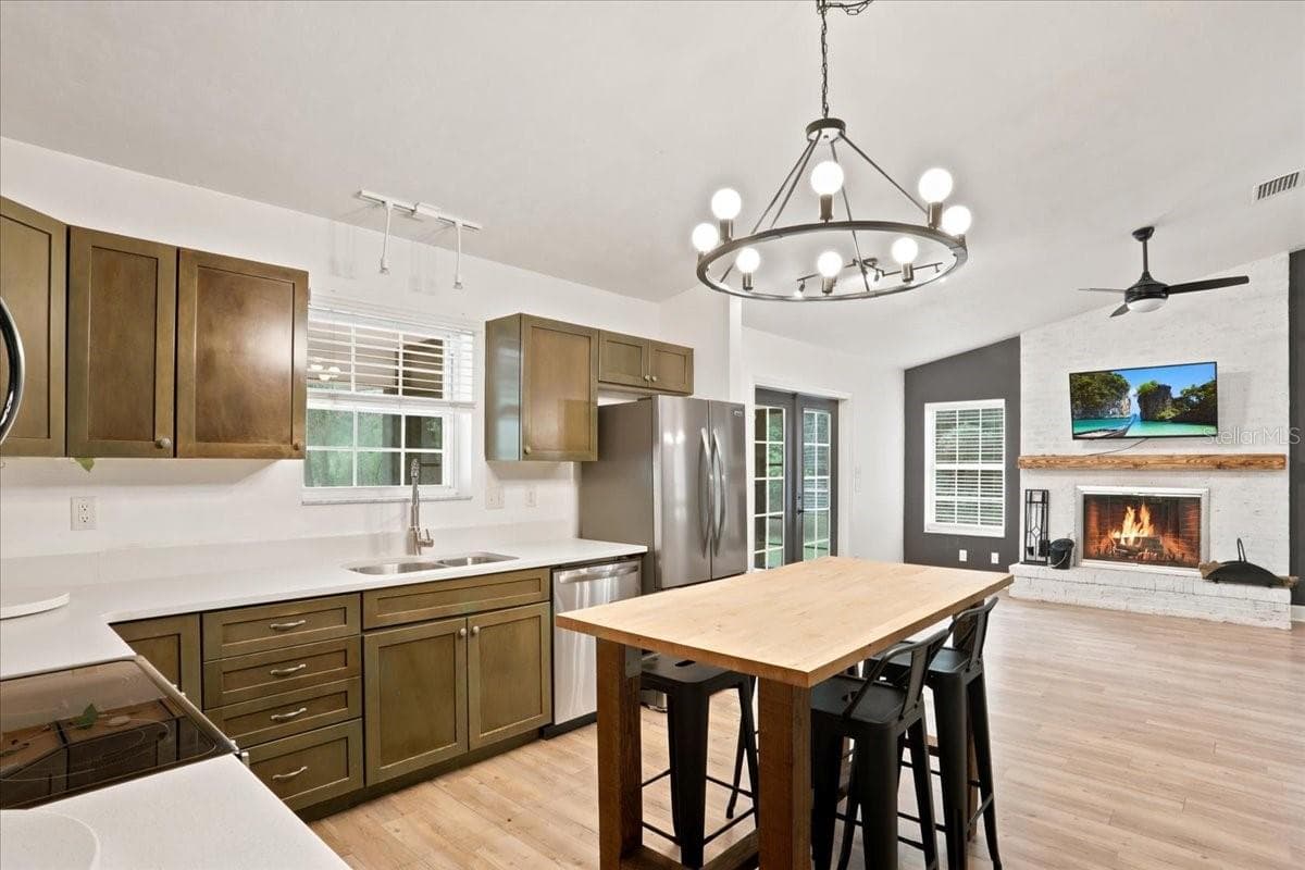 New, never cooked on quartz countertops, sink and faucet - 5309 NE 60TH AVE, HIGH SPRINGS