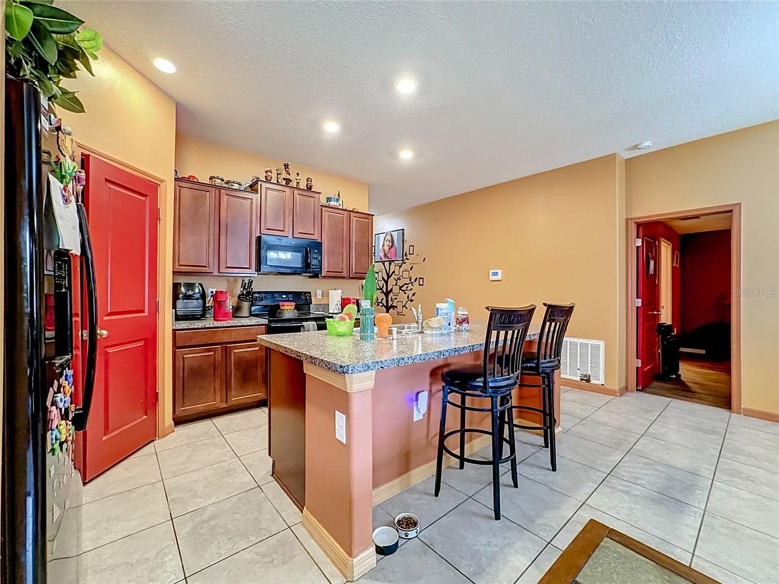 Single Family Residence at 102 CASCADE BEND DR, RUSKIN, photo 8 of 14