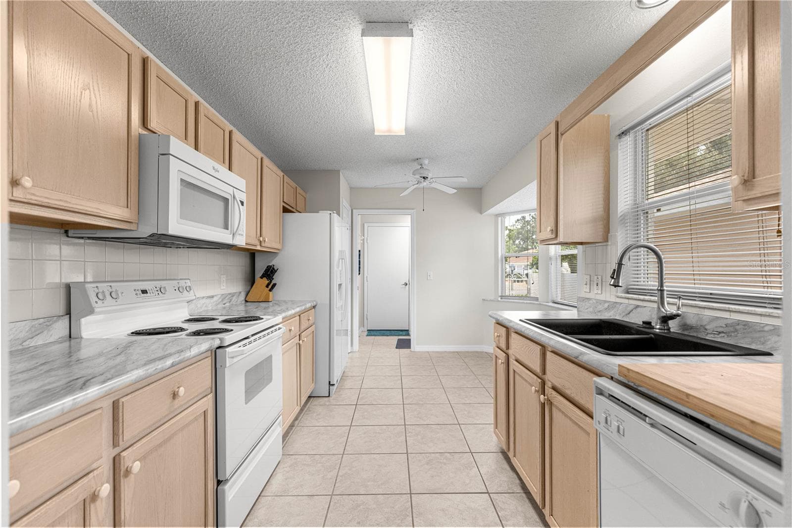 Kitchen - 9037 SW 91ST CIR, OCALA