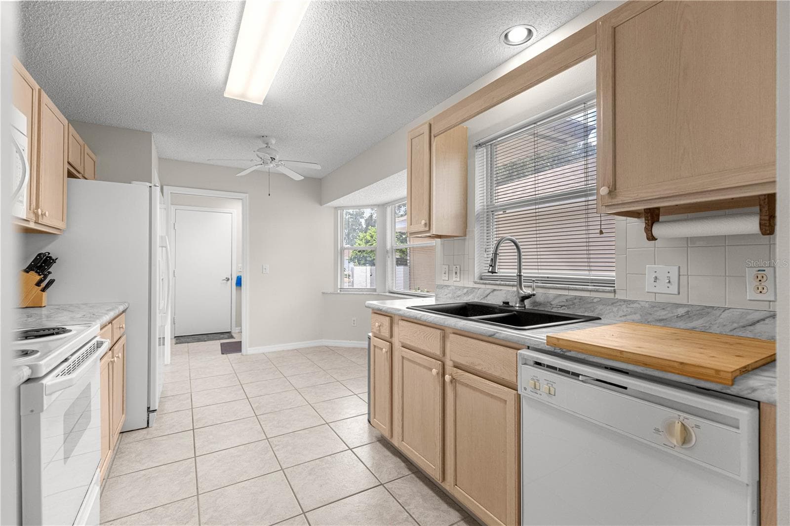 Kitchen - 9037 SW 91ST CIR, OCALA