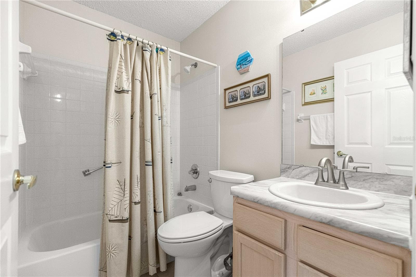 Guest bath - 9037 SW 91ST CIR, OCALA