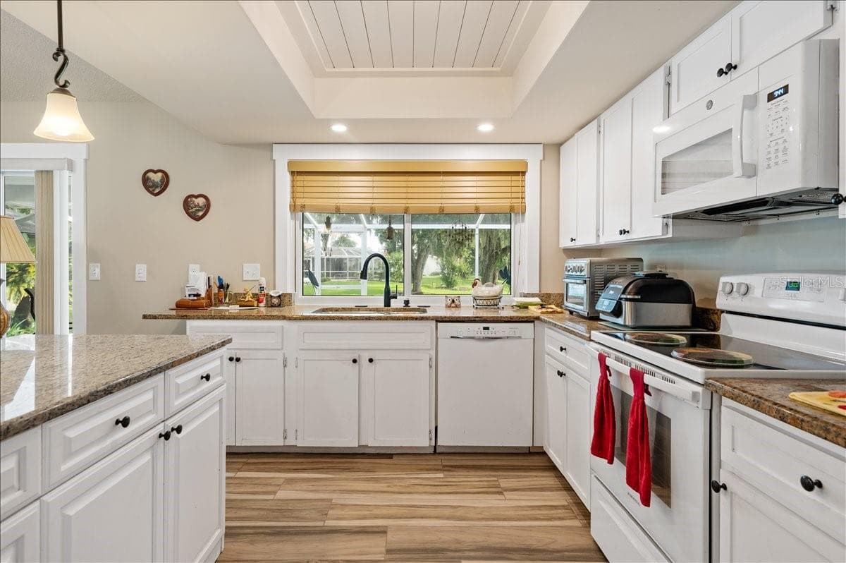 Single Family Residence at 5438 DOMINICA CIR, SARASOTA, photo 5 of 28