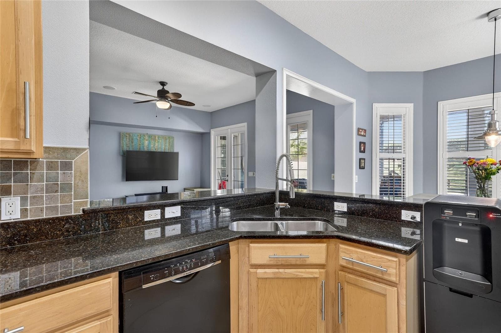 Kitchen with solid wood cabinetry. - 416 MANNS HARBOR DR, APOLLO BEACH