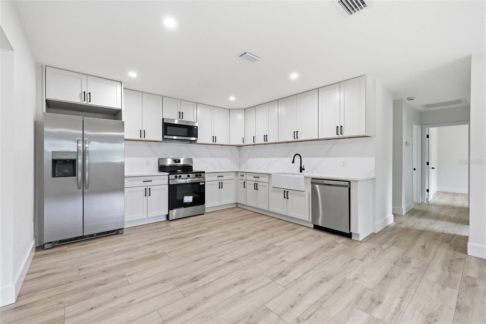 Single Family Residence at 4409 W WYOMING AVE, TAMPA, photo 7 of 28