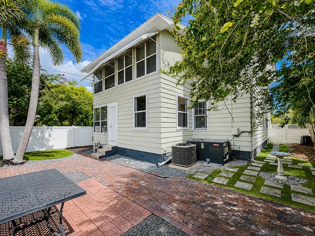 Single Family Residence at 400 20TH ST N, ST PETERSBURG, photo 5 of 77