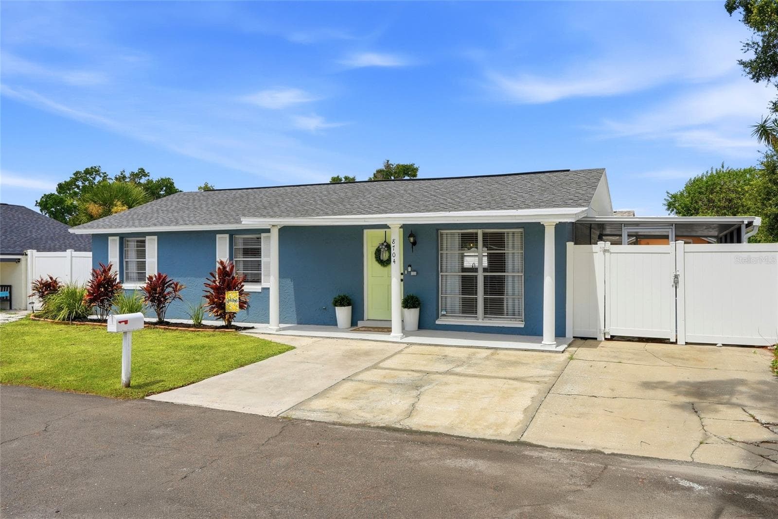 Single Family Residence at 8704 MARLIN CT, TAMPA, photo 2 of 34
