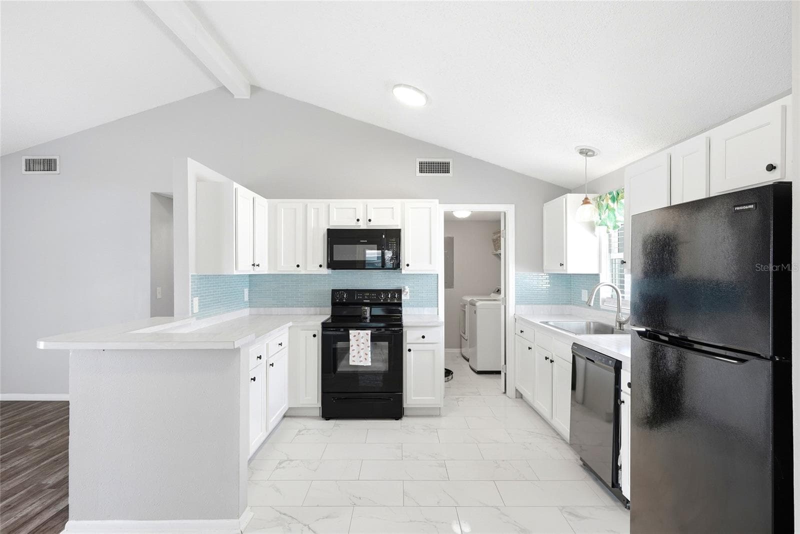 Single Family Residence at 8704 MARLIN CT, TAMPA, photo 8 of 34