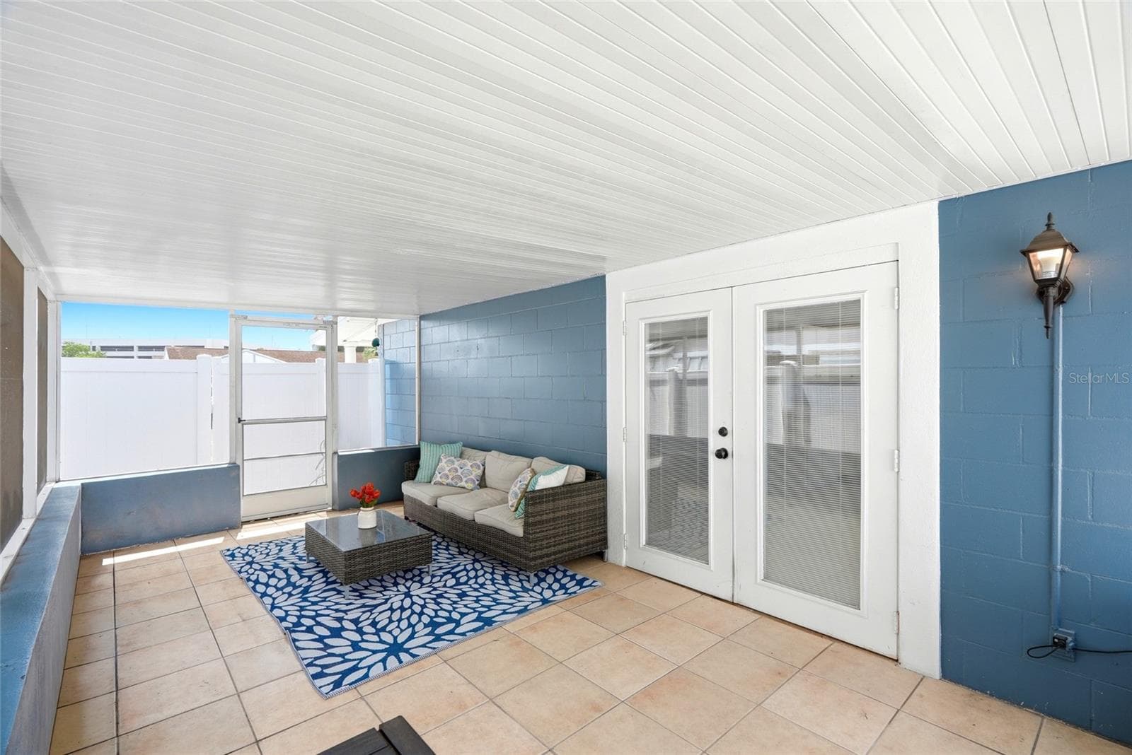 Lanai - 8704 MARLIN CT, TAMPA