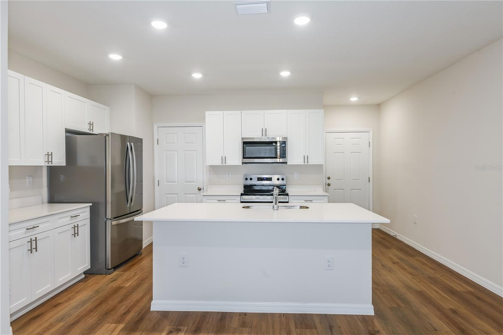 Single Family Residence at 9872 PELICAN COAST DR, DADE CITY, photo 2 of 25