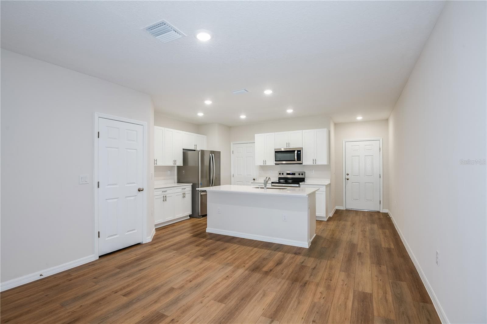 Single Family Residence at 9872 PELICAN COAST DR, DADE CITY, photo 9 of 25