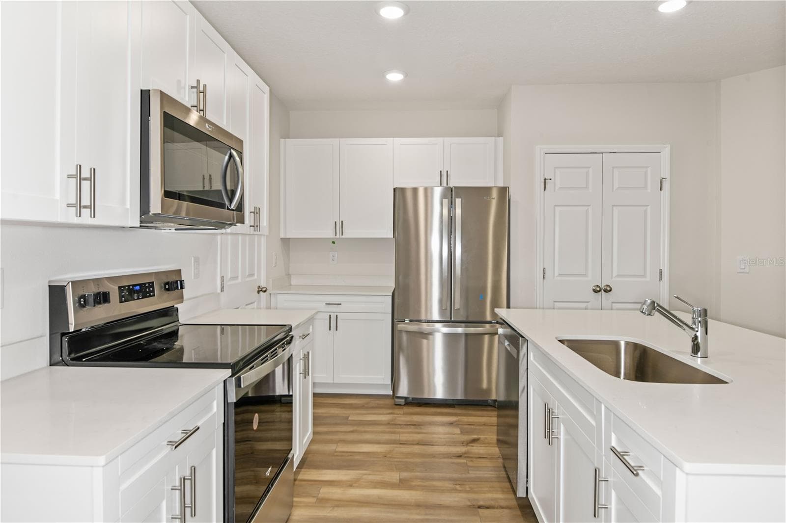 Single Family Residence at 9868 PELICAN COAST DR, DADE CITY, photo 9 of 23