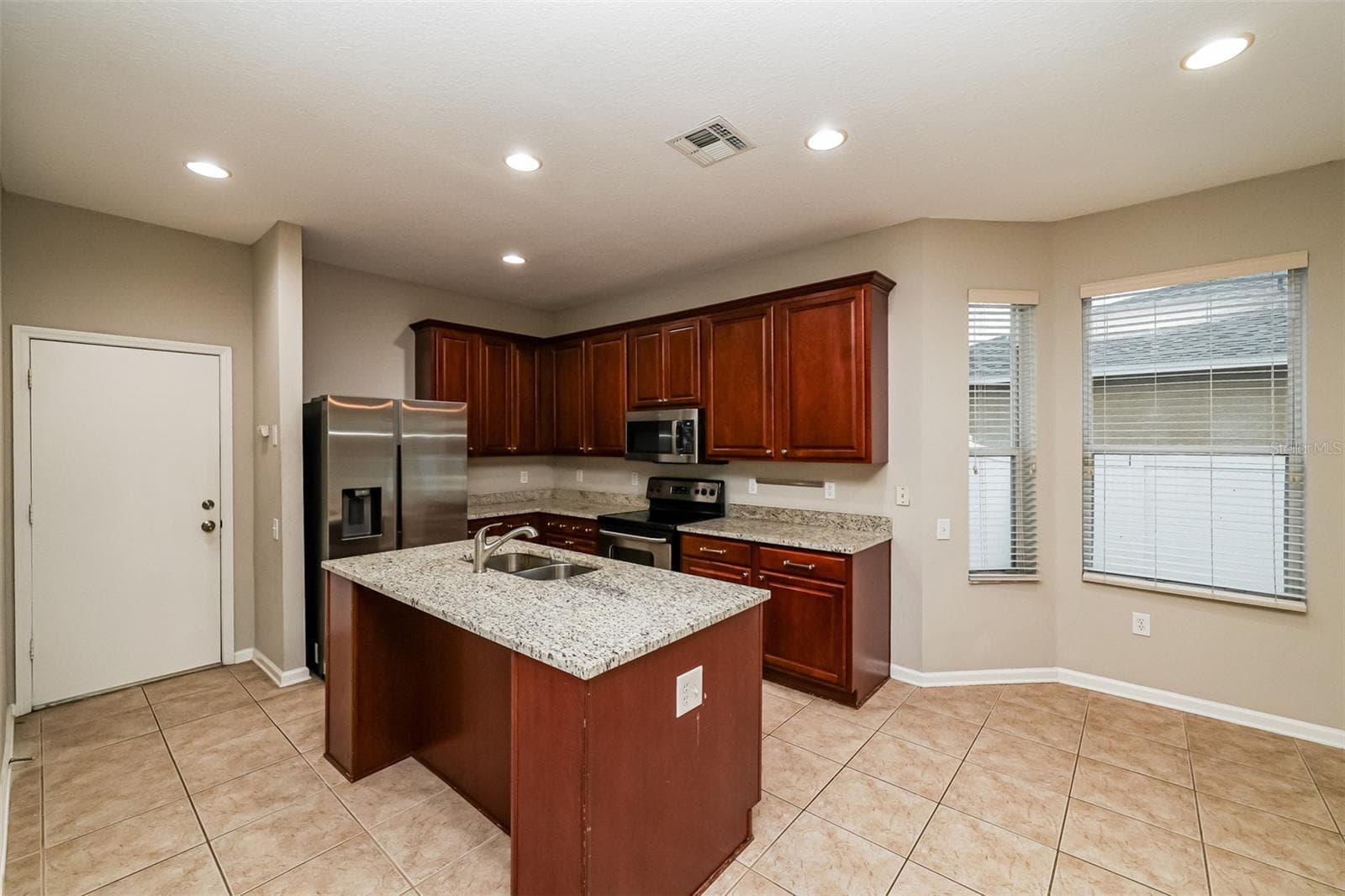 Single Family Residence at 2026 HEARTLAND CIR, VALRICO, photo 5 of 22