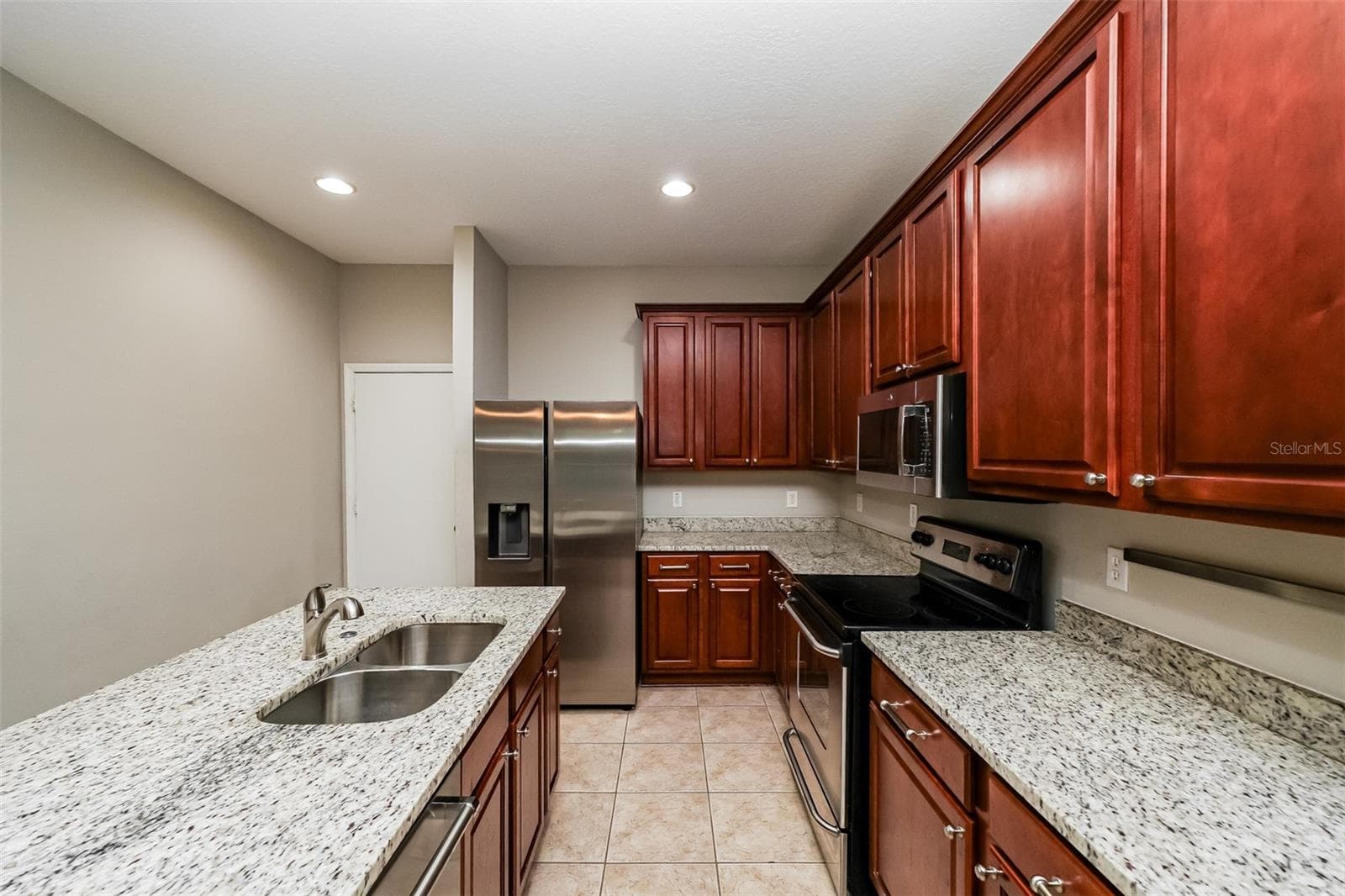 Single Family Residence at 2026 HEARTLAND CIR, VALRICO, photo 6 of 22