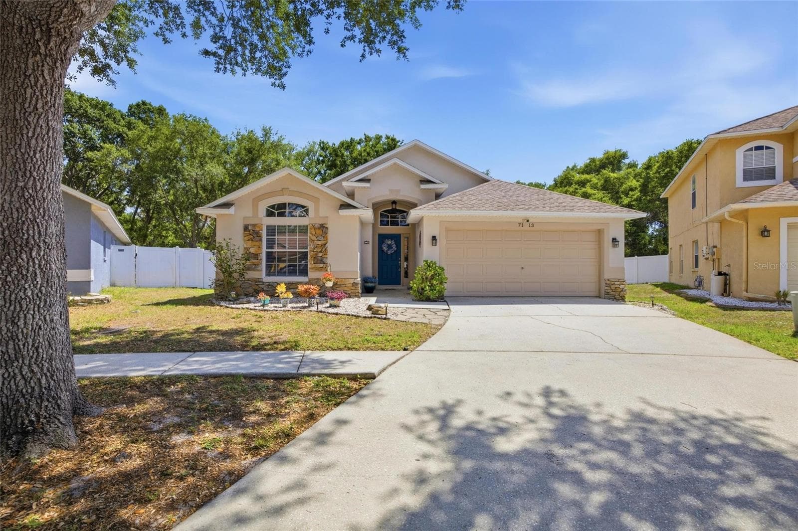 Single Family Residence at 7113 COLONY POINTE DR, RIVERVIEW, photo 2 of 47