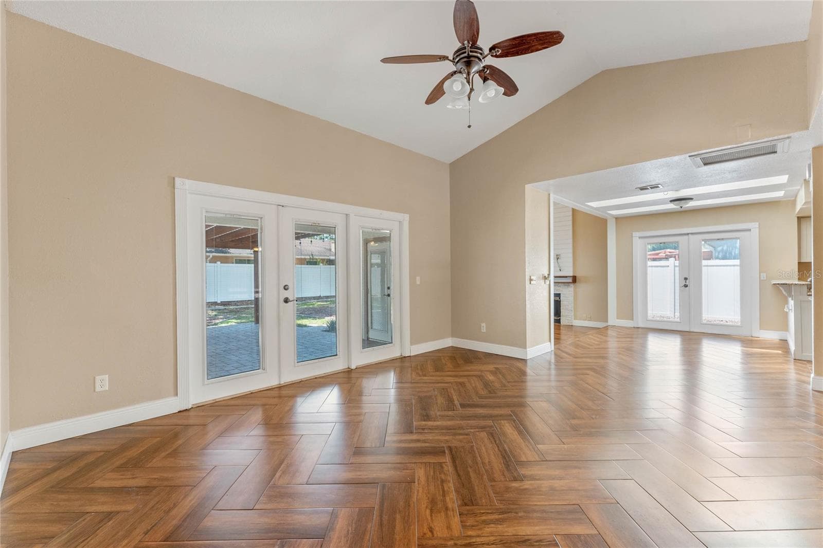 Single Family Residence at 521 LAKESHORE CIR, LAKE MARY, photo 2 of 23
