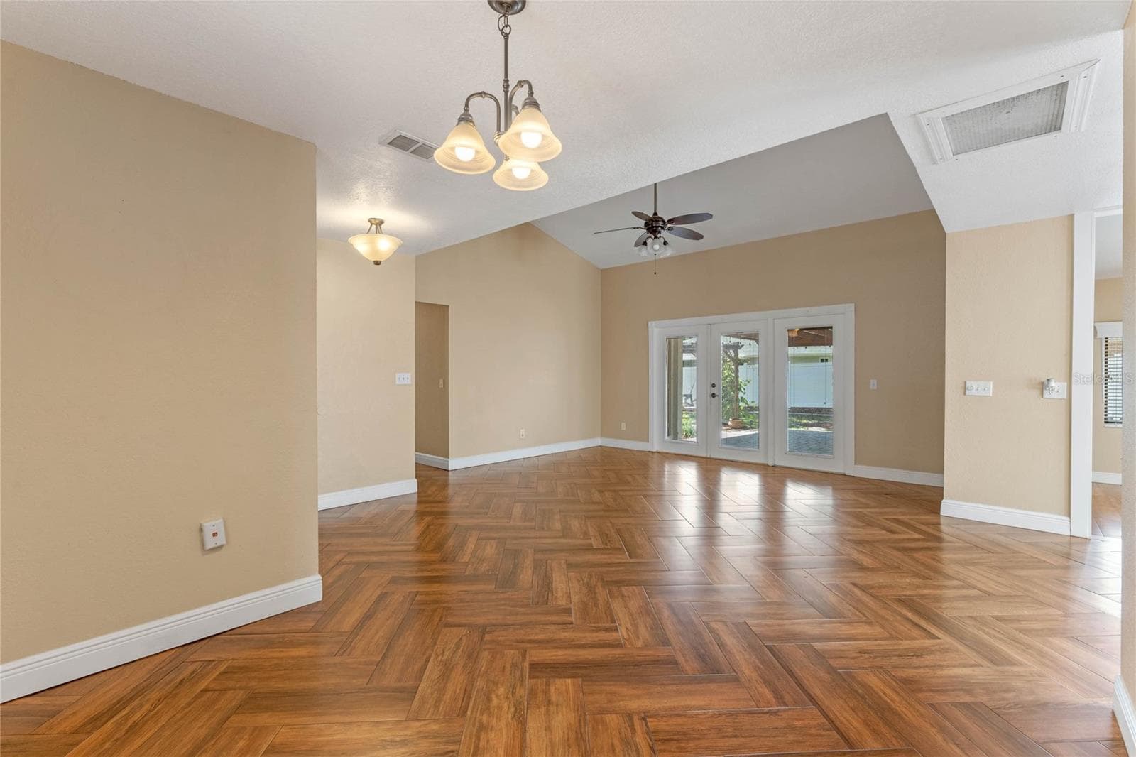 Single Family Residence at 521 LAKESHORE CIR, LAKE MARY, photo 3 of 23