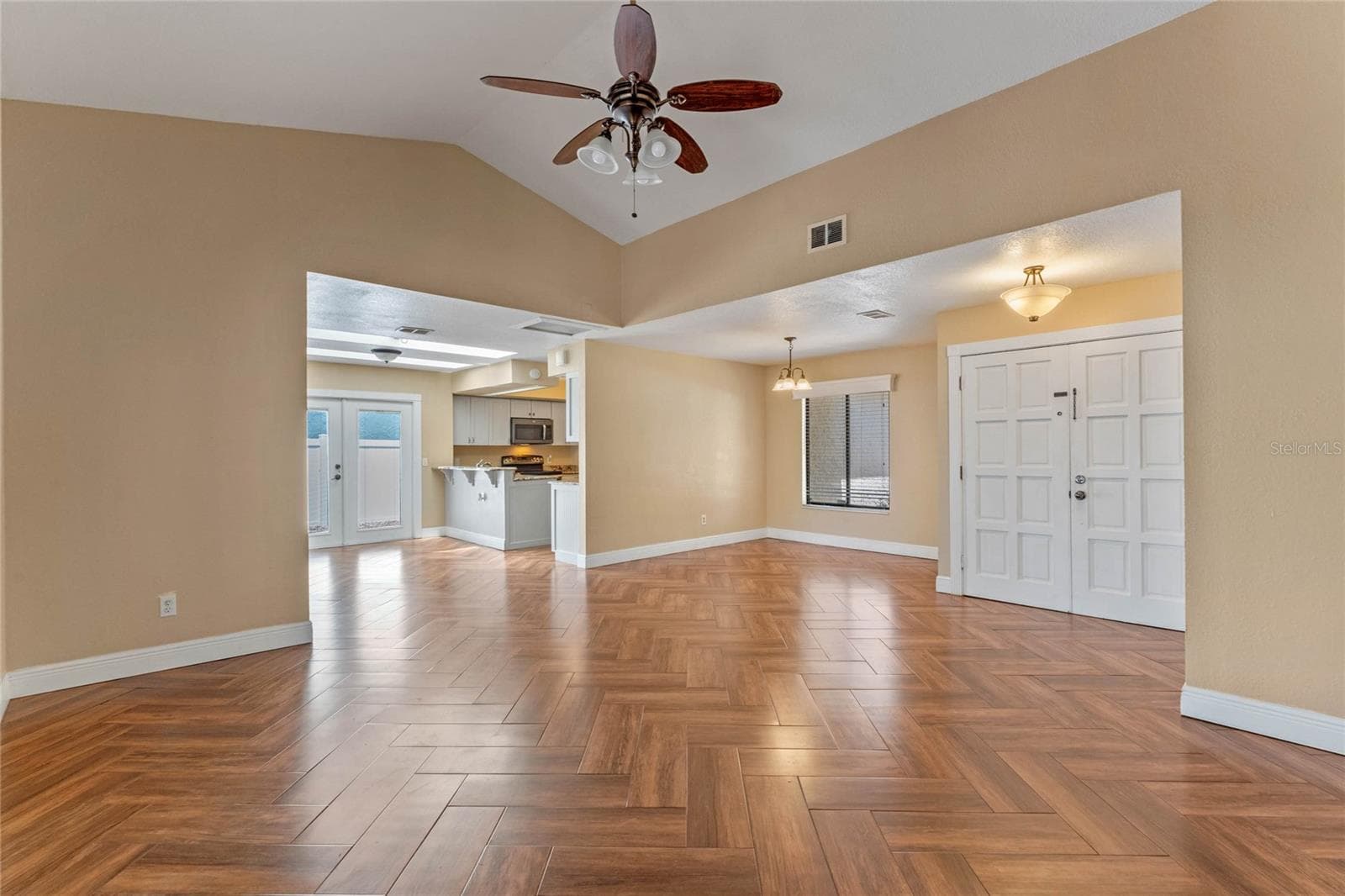 Single Family Residence at 521 LAKESHORE CIR, LAKE MARY, photo 5 of 23
