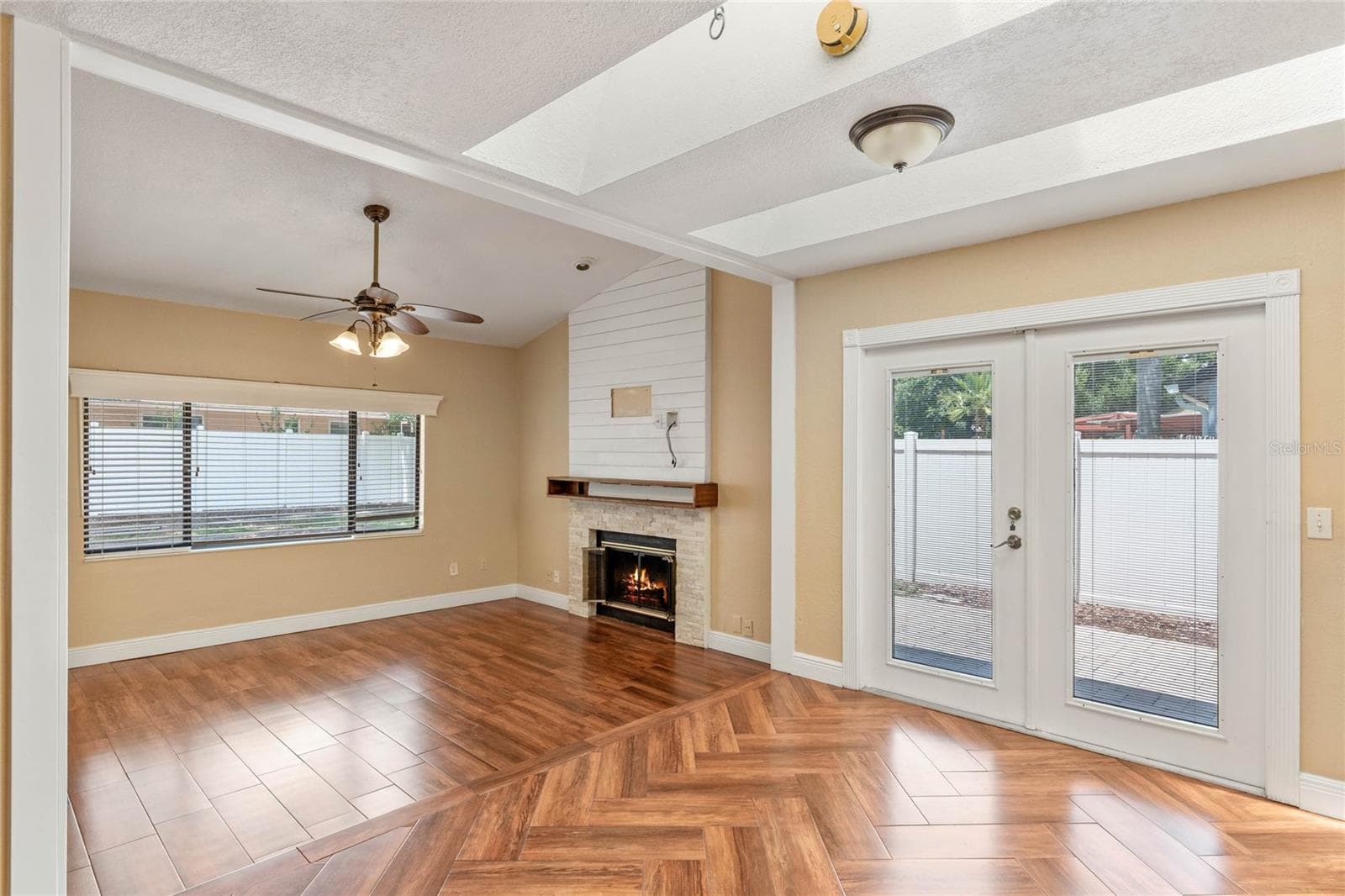 Single Family Residence at 521 LAKESHORE CIR, LAKE MARY, photo 6 of 23