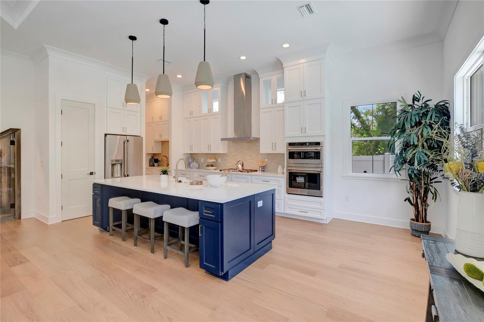 Single Family Residence at 3106 W COACHMAN AVE, TAMPA, photo 23 of 75