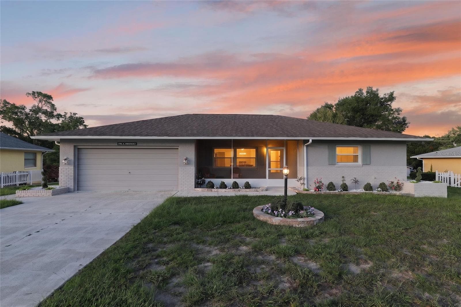 3705 N HONEYLOCUST DR
