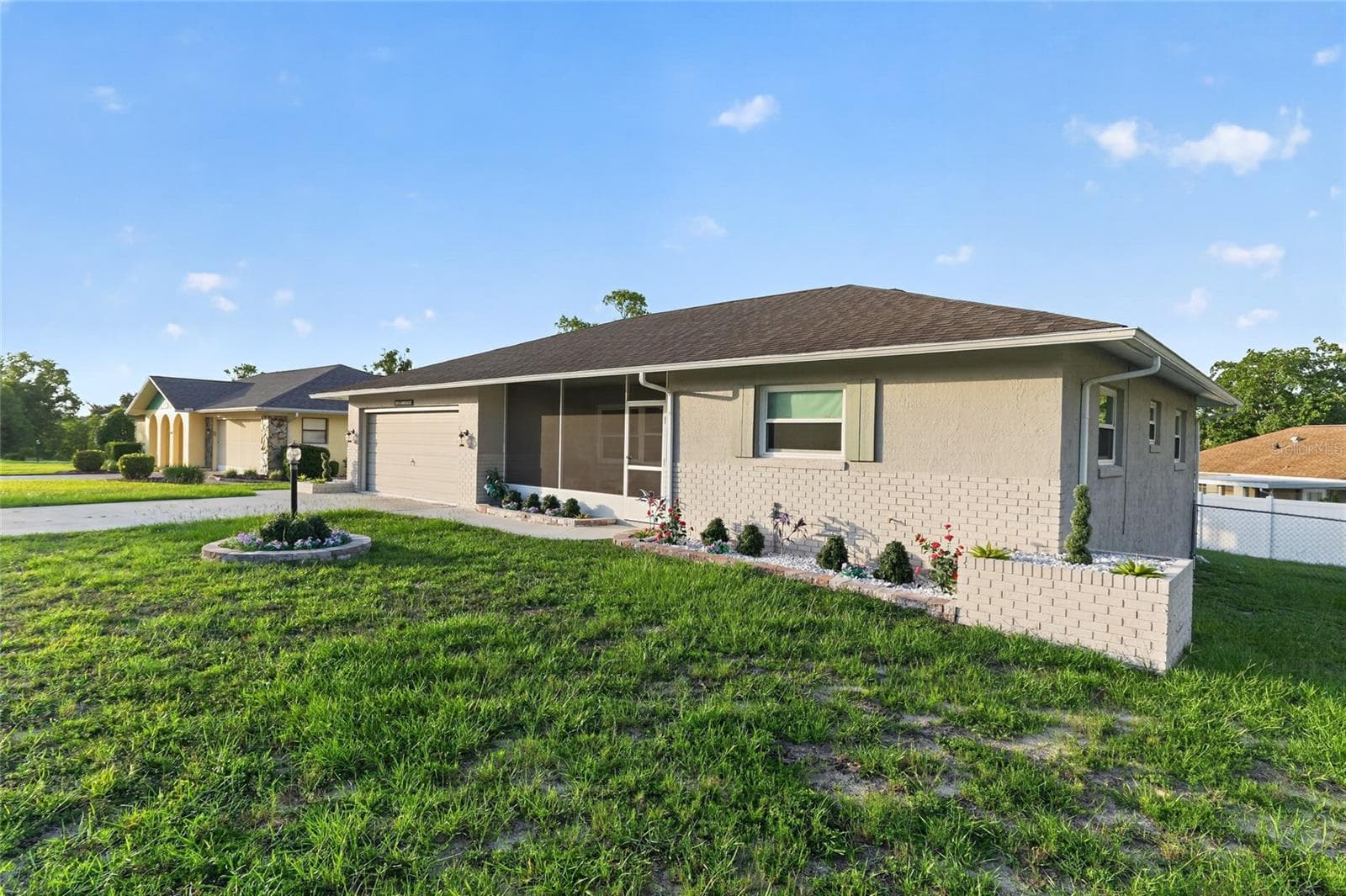 Single Family Residence at 3705 N HONEYLOCUST DR, BEVERLY HILLS, photo 11 of 66
