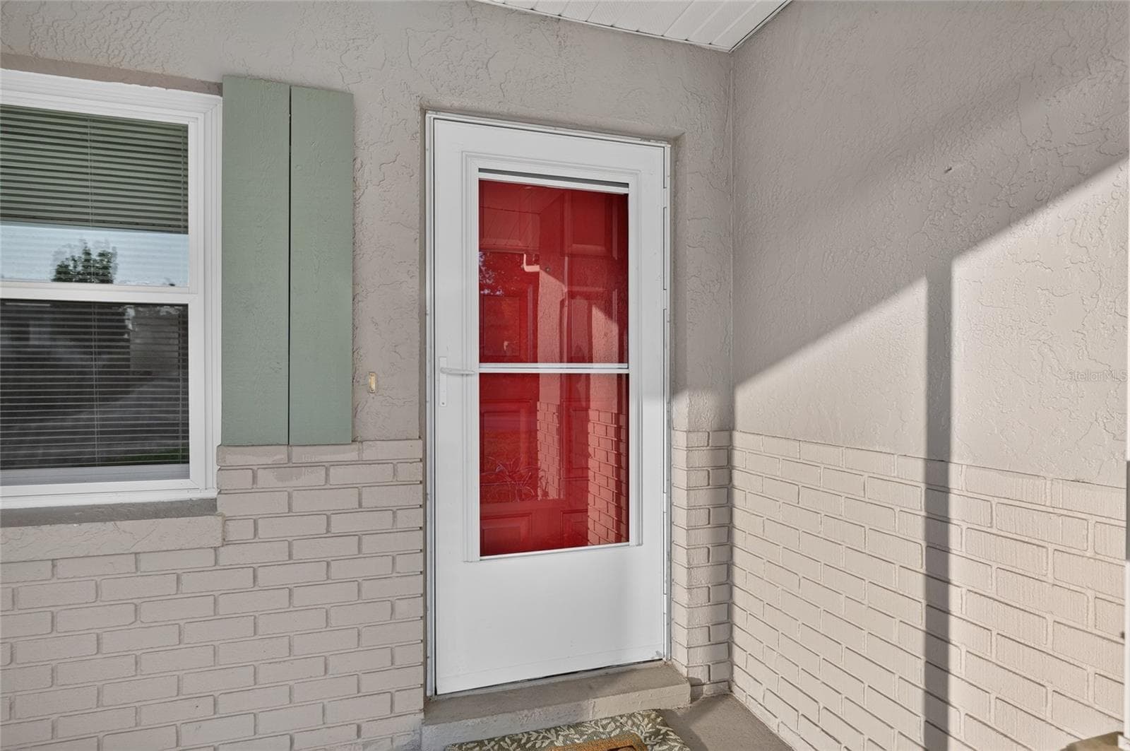 Single Family Residence at 3705 N HONEYLOCUST DR, BEVERLY HILLS, photo 15 of 66