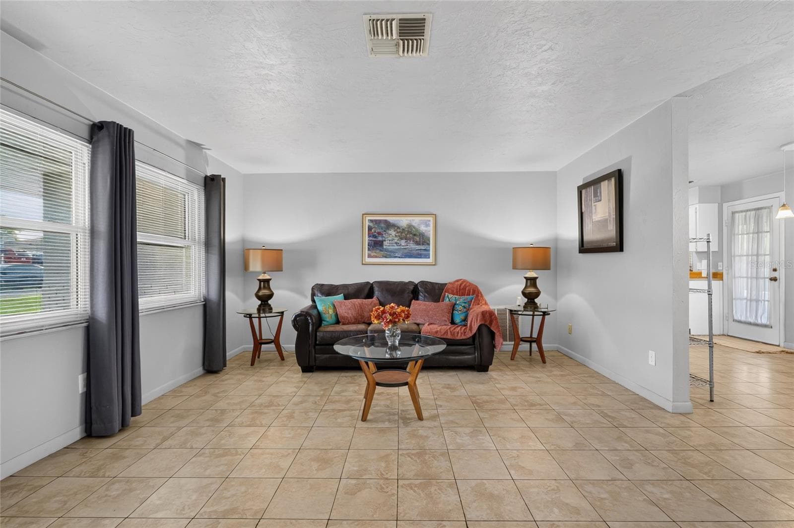Single Family Residence at 3705 N HONEYLOCUST DR, BEVERLY HILLS, photo 20 of 66