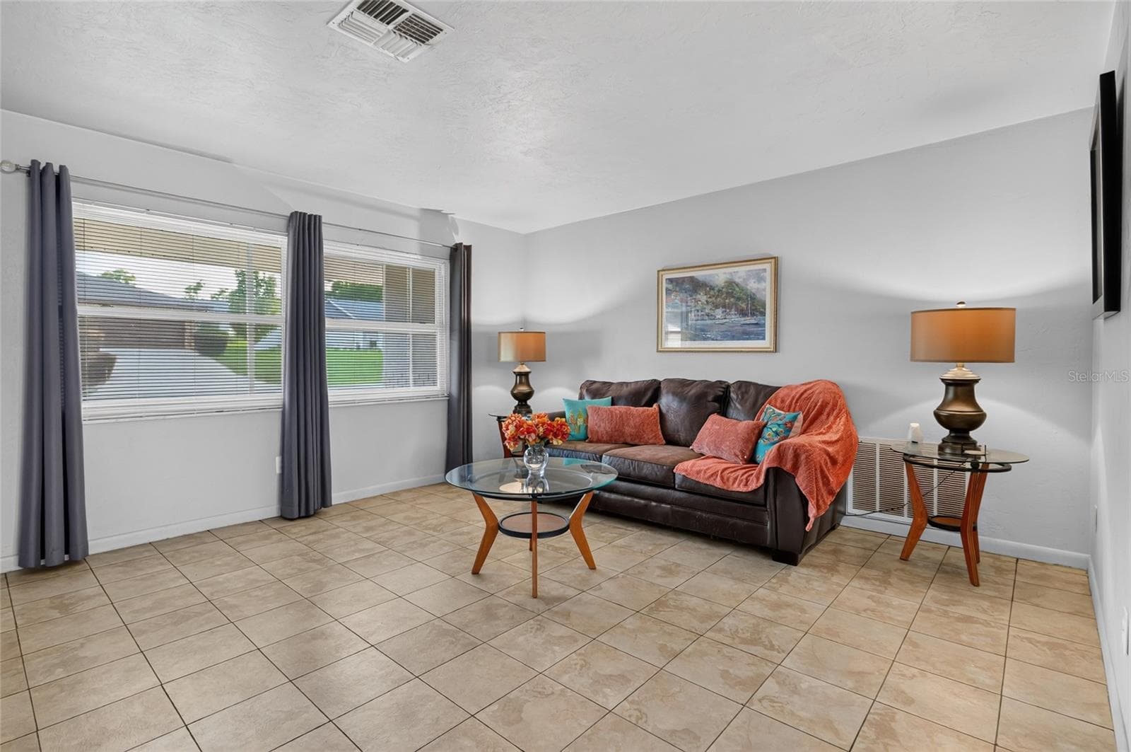 Single Family Residence at 3705 N HONEYLOCUST DR, BEVERLY HILLS, photo 21 of 66