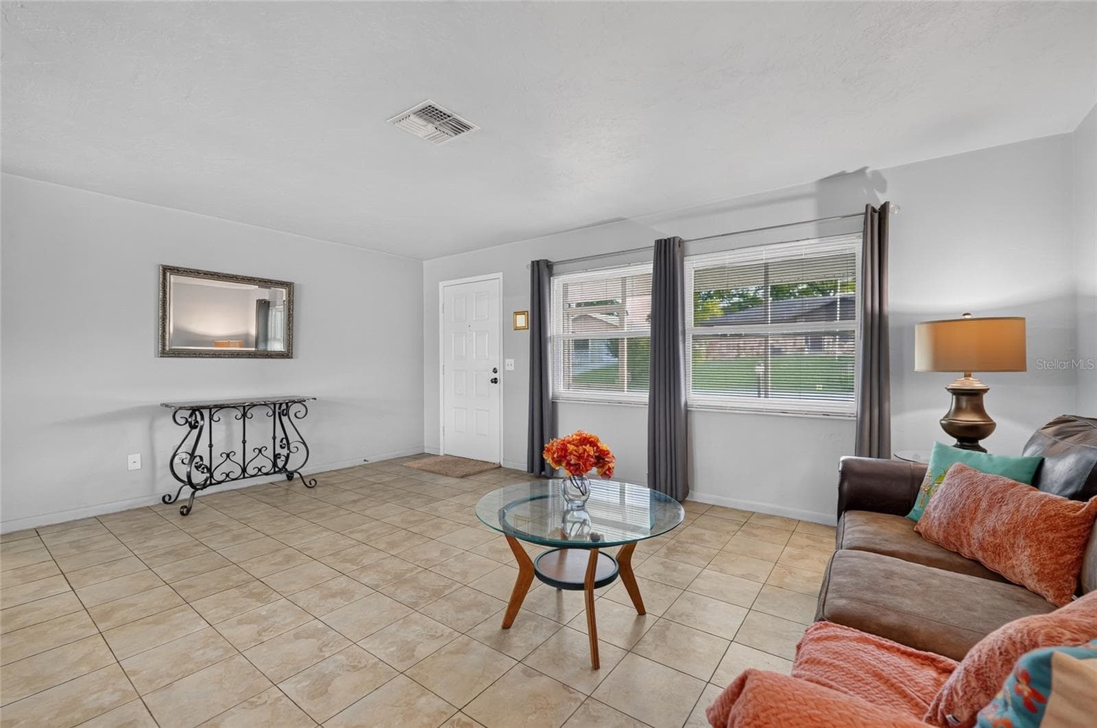 Single Family Residence at 3705 N HONEYLOCUST DR, BEVERLY HILLS, photo 23 of 66