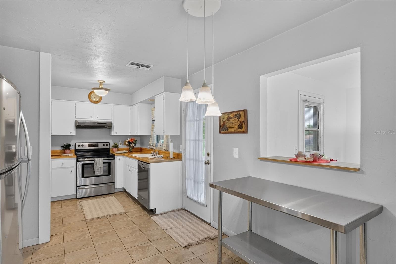 Single Family Residence at 3705 N HONEYLOCUST DR, BEVERLY HILLS, photo 27 of 66