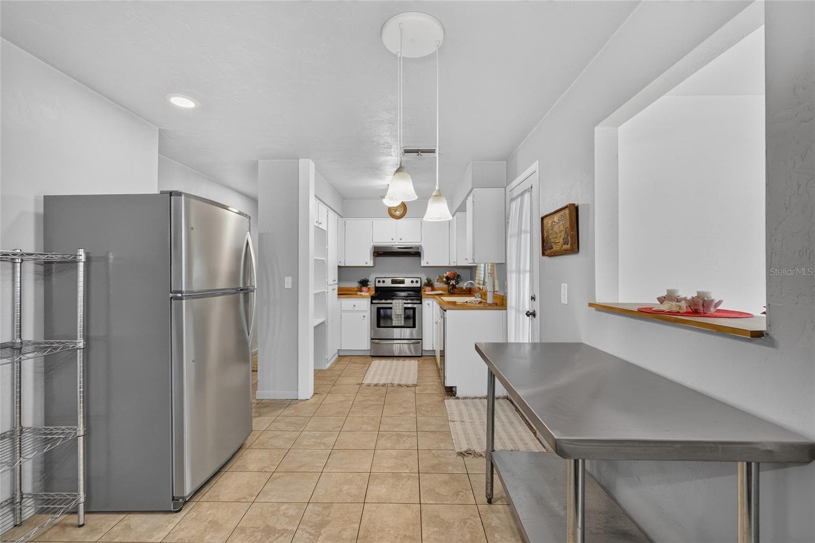 Single Family Residence at 3705 N HONEYLOCUST DR, BEVERLY HILLS, photo 29 of 66