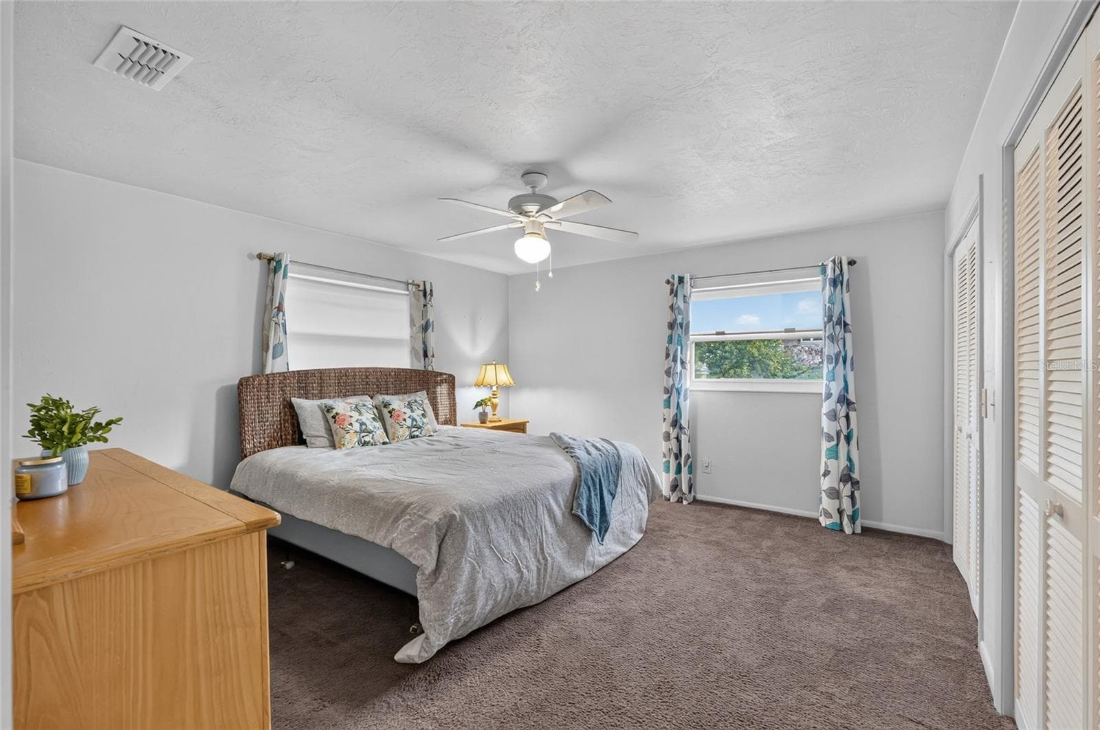 Single Family Residence at 3705 N HONEYLOCUST DR, BEVERLY HILLS, photo 36 of 66