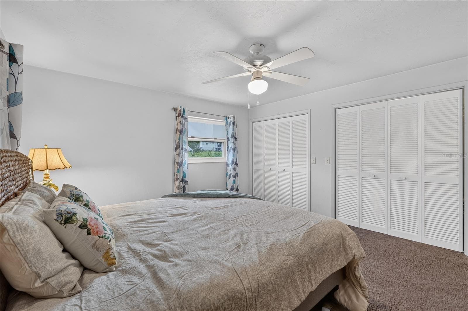 Single Family Residence at 3705 N HONEYLOCUST DR, BEVERLY HILLS, photo 37 of 66
