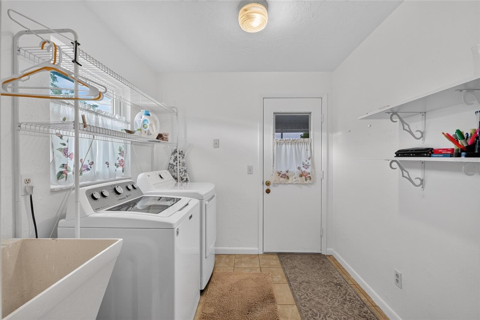 Single Family Residence at 3705 N HONEYLOCUST DR, BEVERLY HILLS, photo 46 of 66