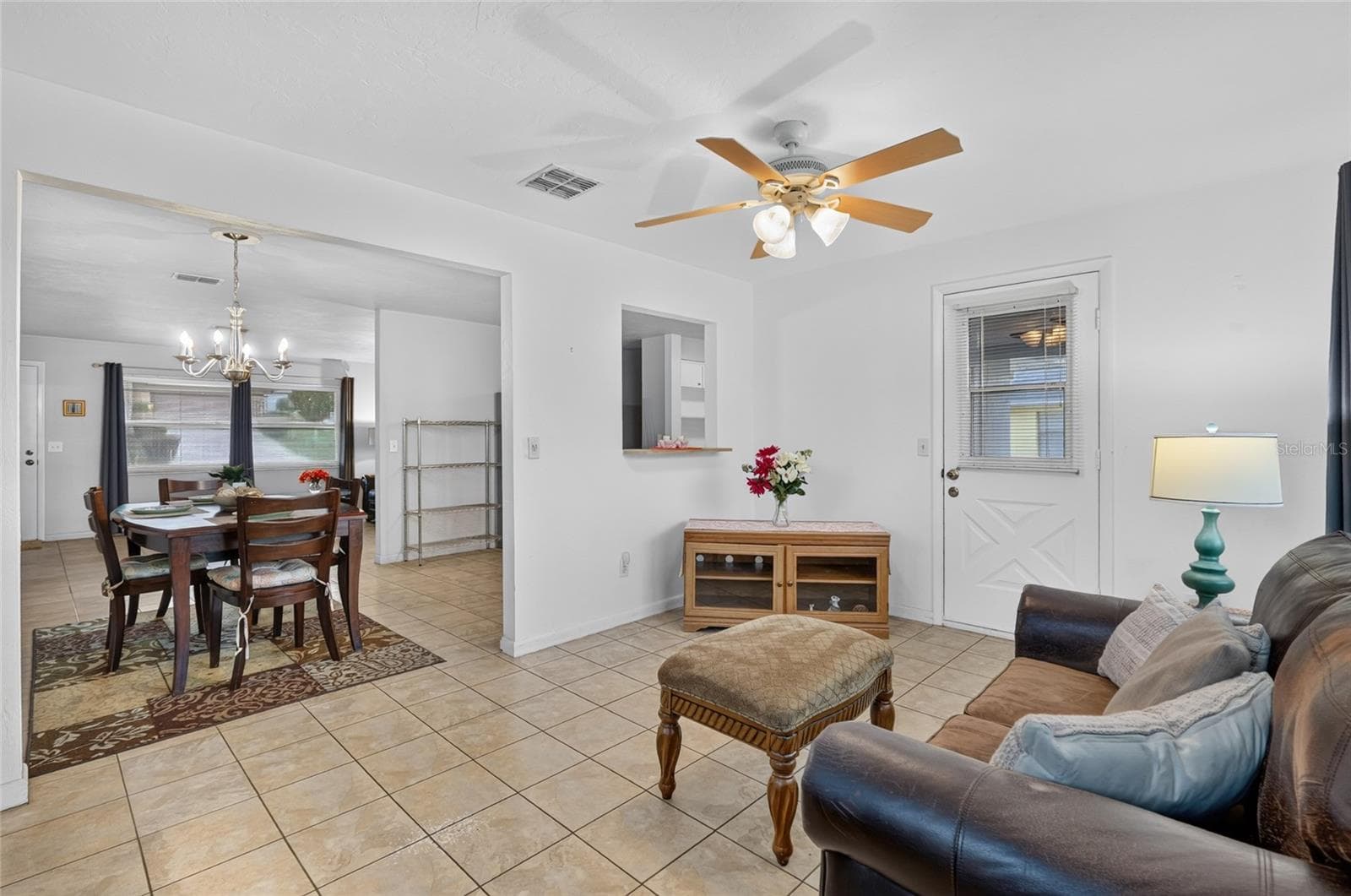 Single Family Residence at 3705 N HONEYLOCUST DR, BEVERLY HILLS, photo 51 of 66