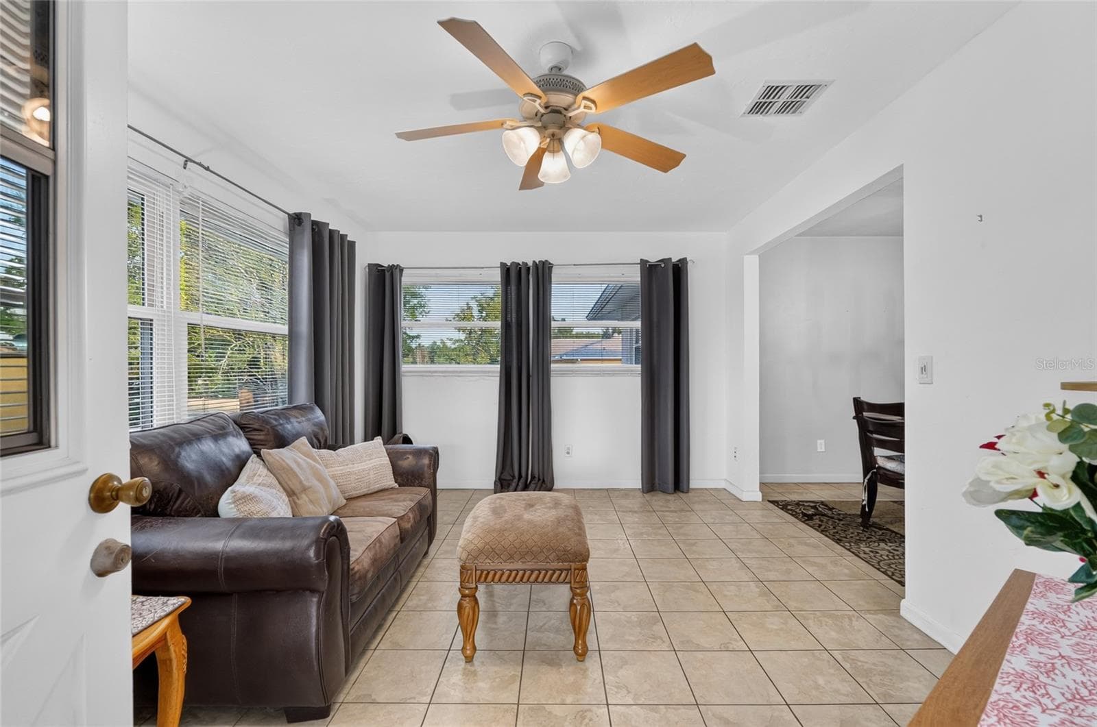 Single Family Residence at 3705 N HONEYLOCUST DR, BEVERLY HILLS, photo 52 of 66