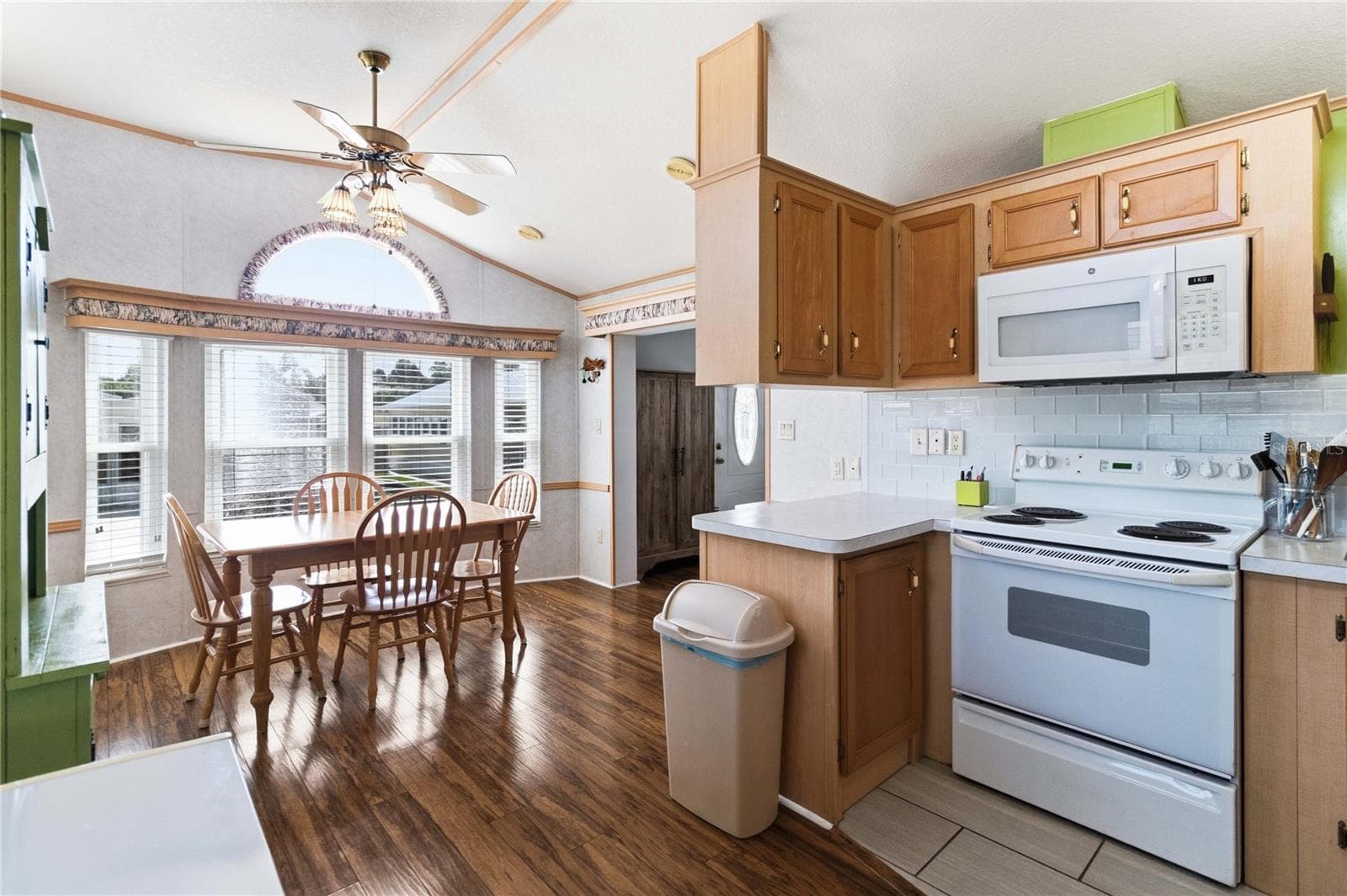 Manufactured Home at 67 CITRUS RIDGE DR, DAVENPORT, photo 12 of 40