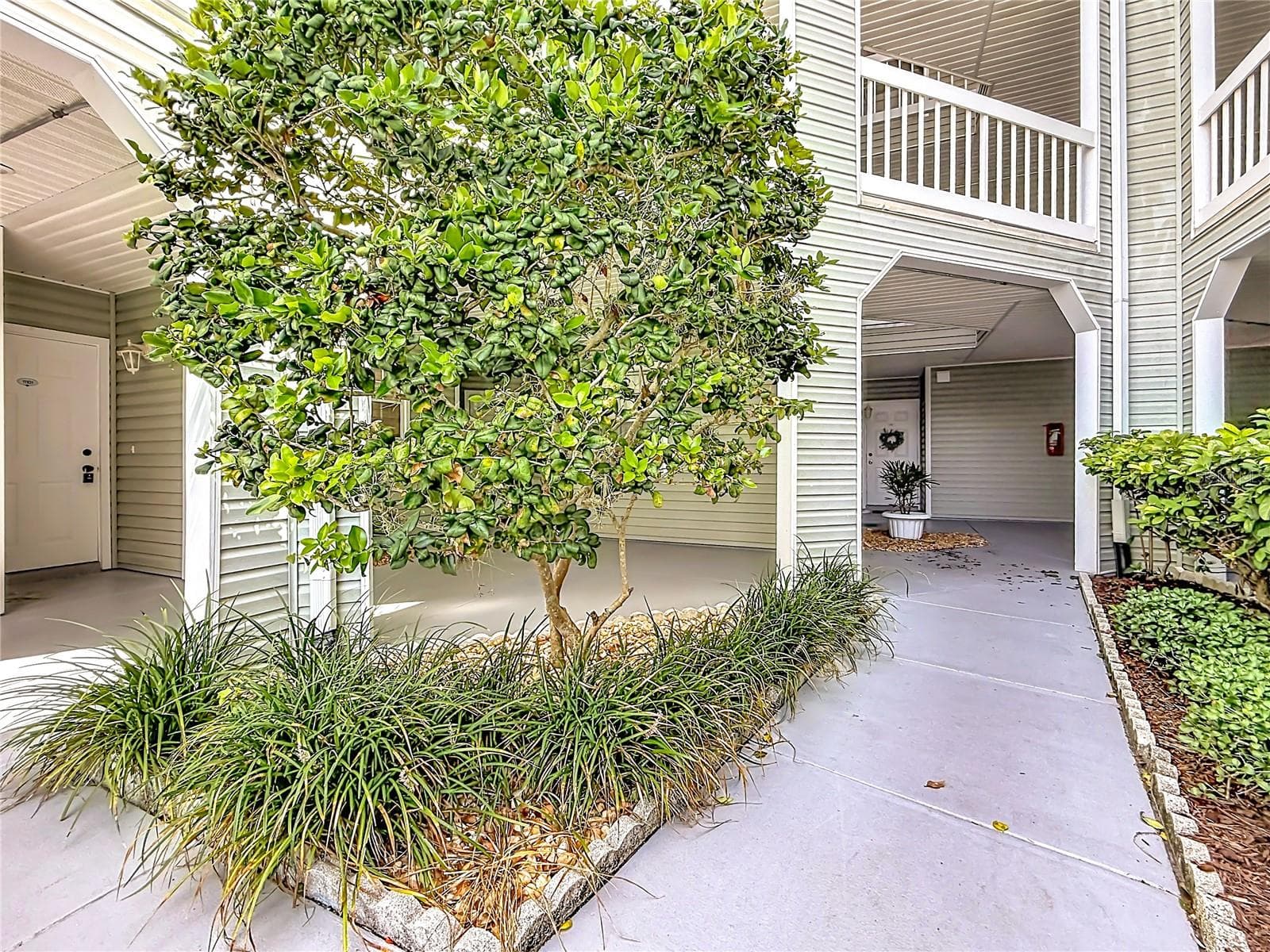 Condominium at 6826 STONES THROW CIR N #11101, ST PETERSBURG, photo 4 of 39