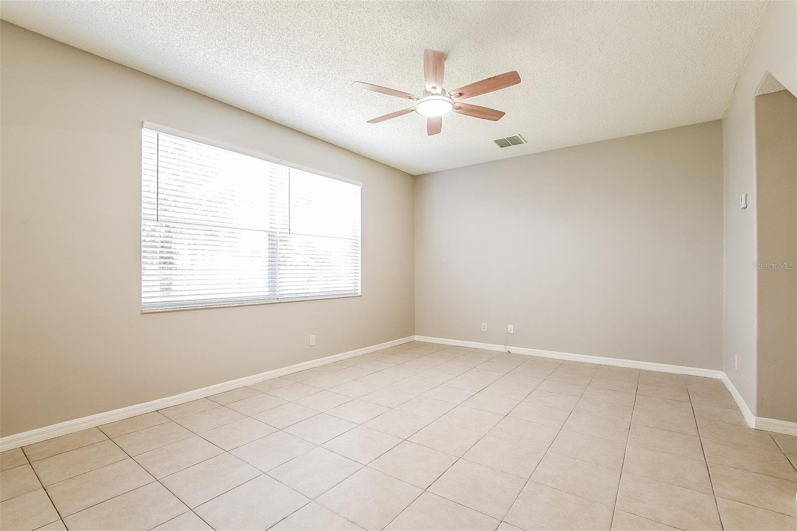 Single Family Residence at 14401 KRISTENRIGHT LN, ORLANDO, photo 5 of 33
