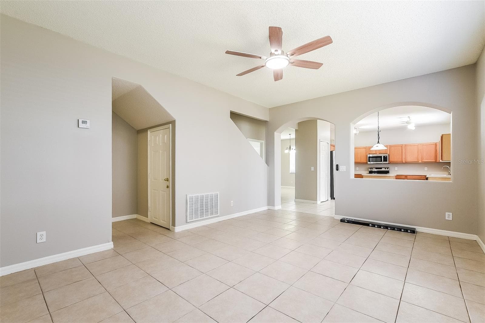 Single Family Residence at 14401 KRISTENRIGHT LN, ORLANDO, photo 6 of 33