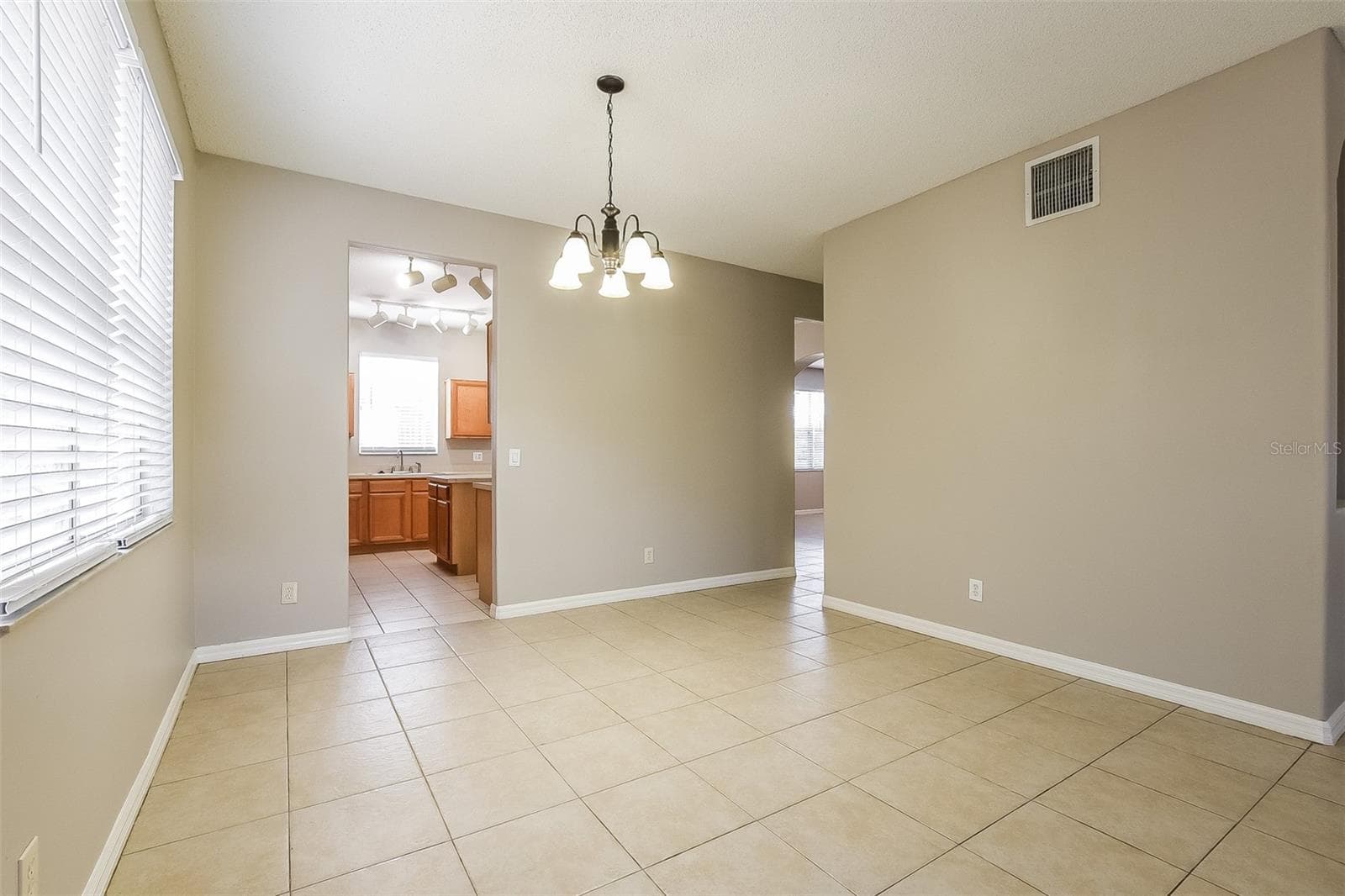 Single Family Residence at 14401 KRISTENRIGHT LN, ORLANDO, photo 8 of 33