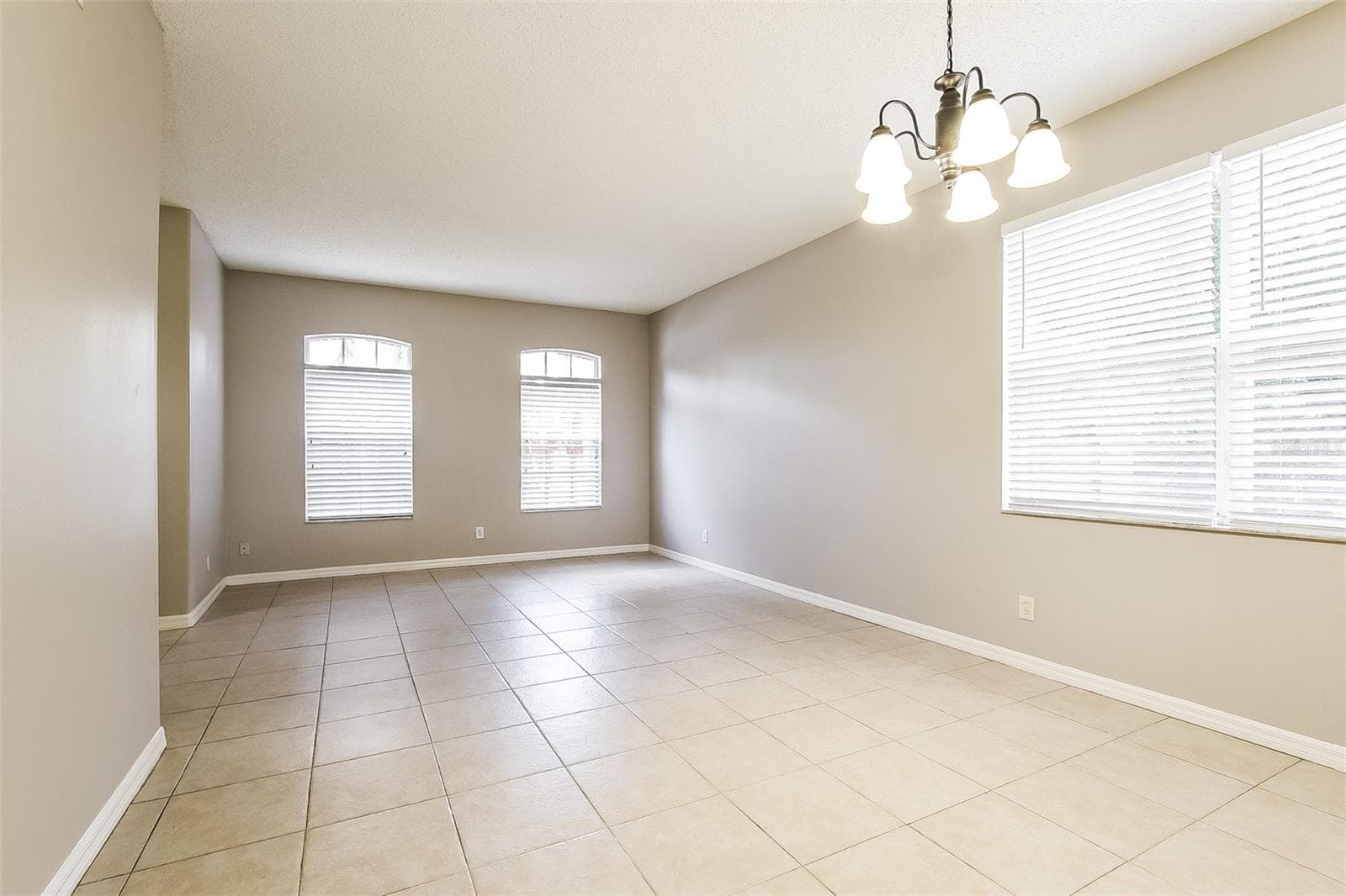 Single Family Residence at 14401 KRISTENRIGHT LN, ORLANDO, photo 9 of 33