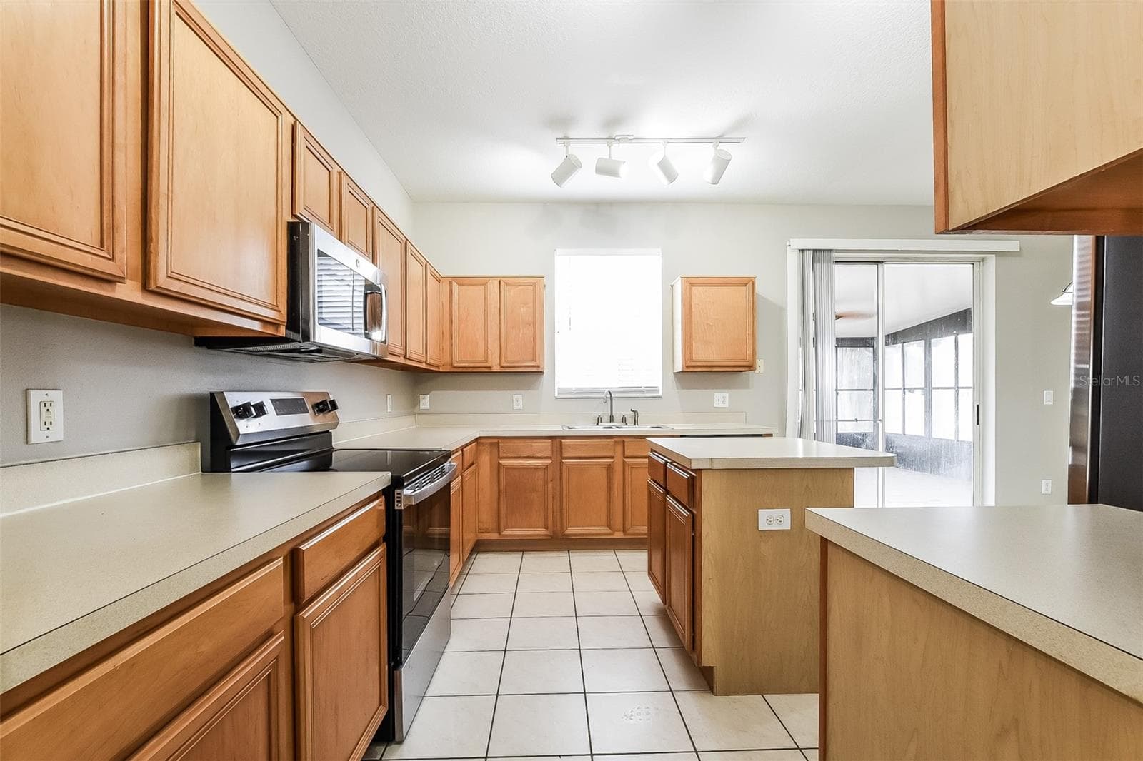 Single Family Residence at 14401 KRISTENRIGHT LN, ORLANDO, photo 12 of 33